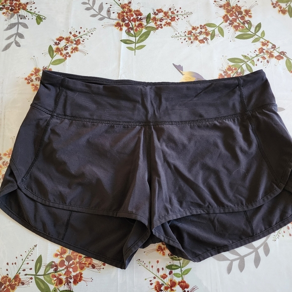 lululemon athletica Pants - ENC LULU size 8 shorts